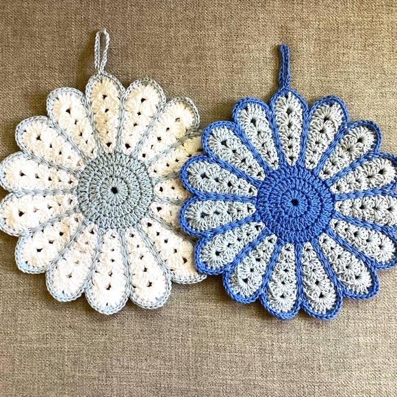 Crochet Floral Potholders Set Of 2 Cotton Blue White Daisy NWT Handcrafted In US - Picture 1 of 7